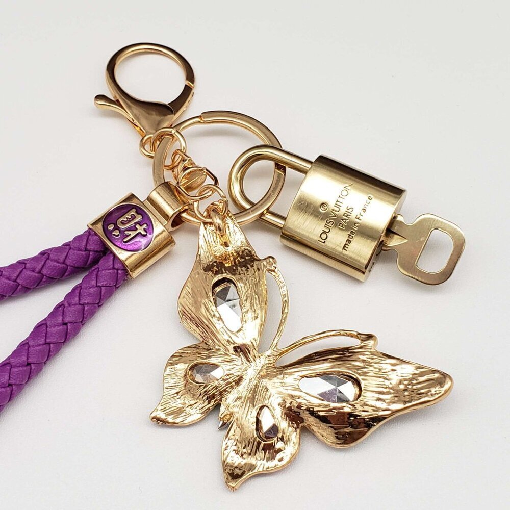 LV Authentic Gold Padlock 🔒 Key Set w/ Unbranded Butterfly Keychain Charm - Picture 4 of 6